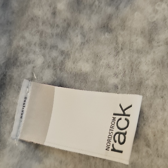 NWT Nordstrom Rack Faux Pearl Embellished Scarf Gray/White - Picture 9 of 12